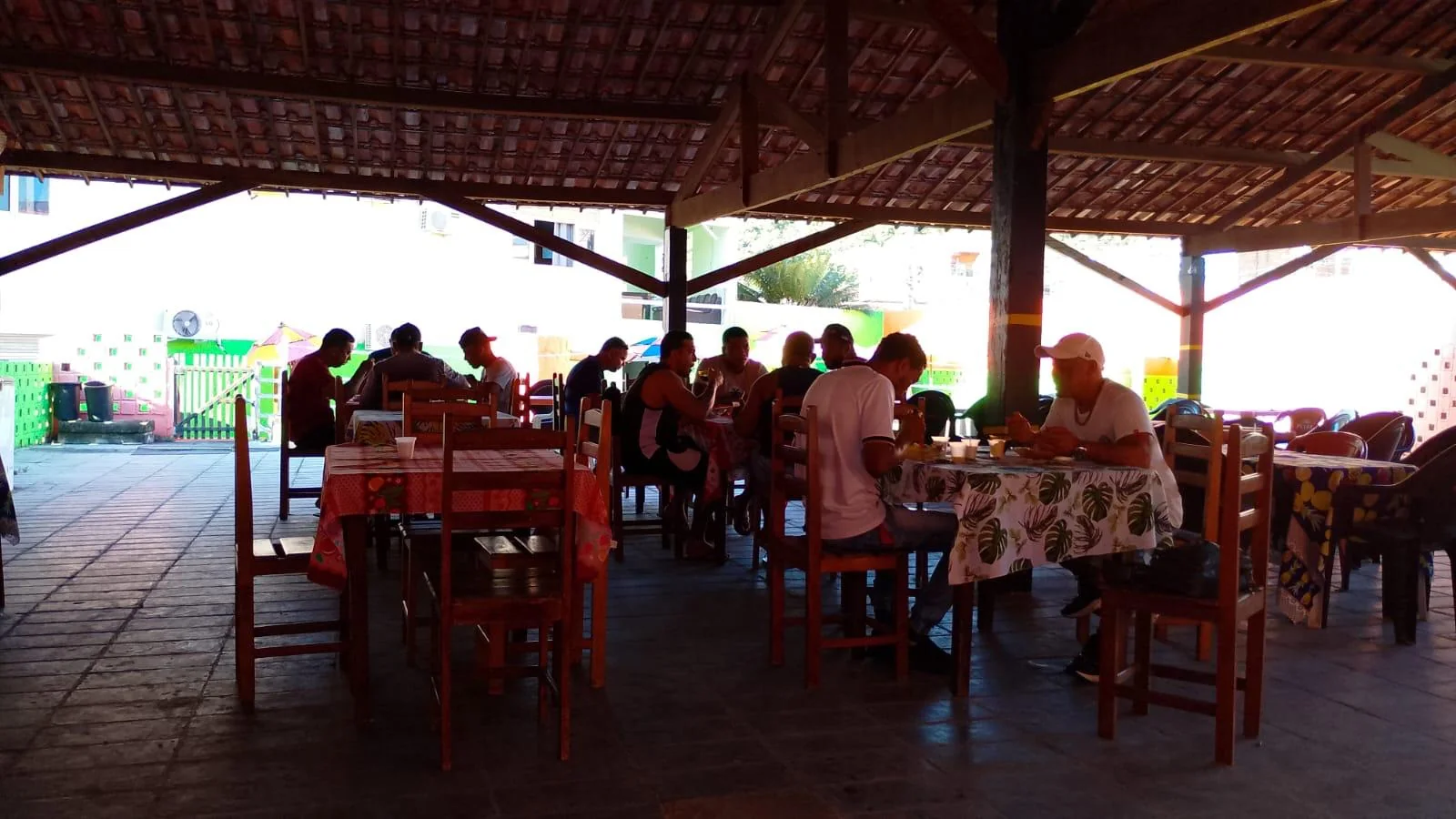 Hóspedes no espaço de refeições