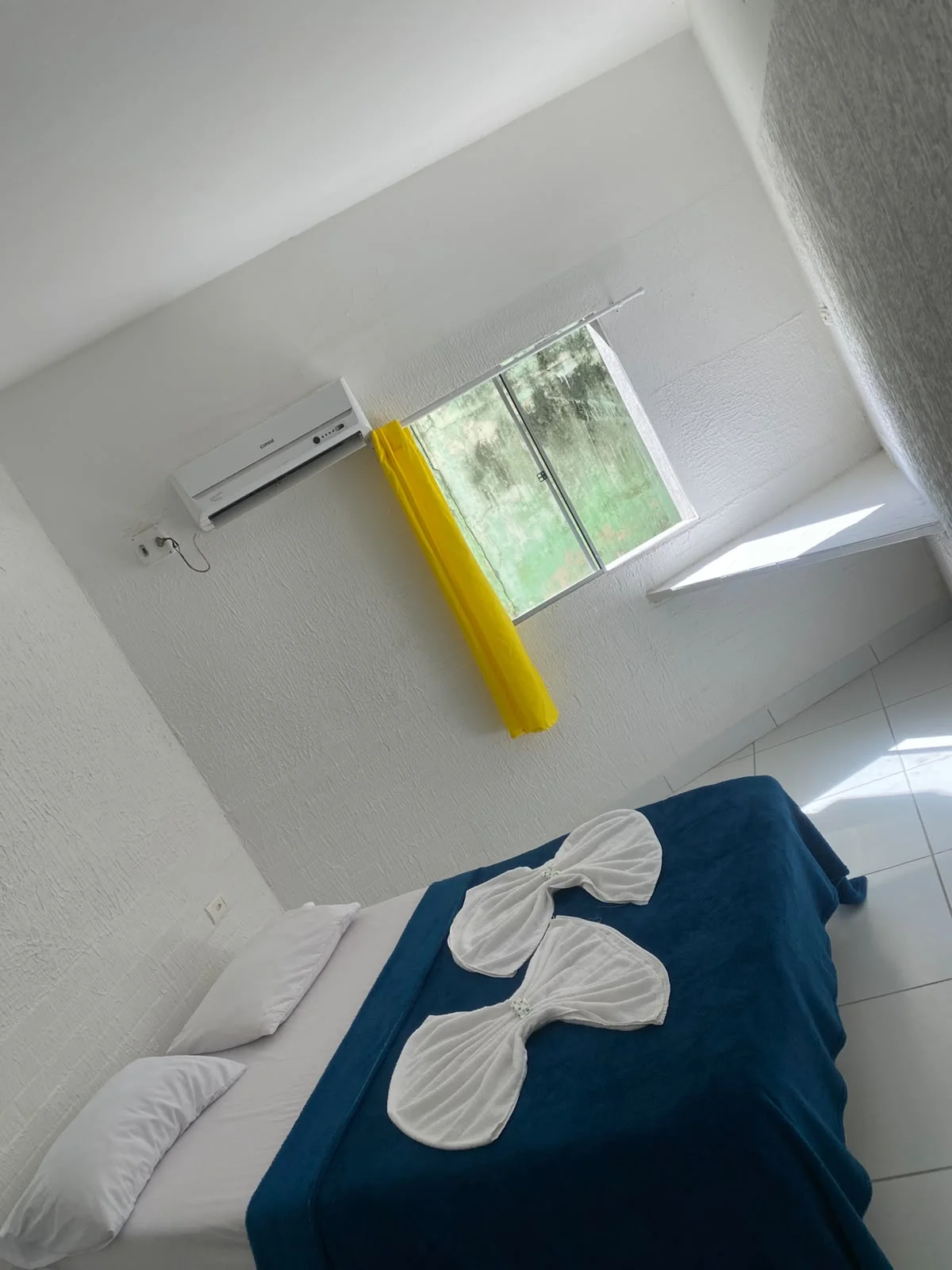 Quarto duplo com ar-condicionado